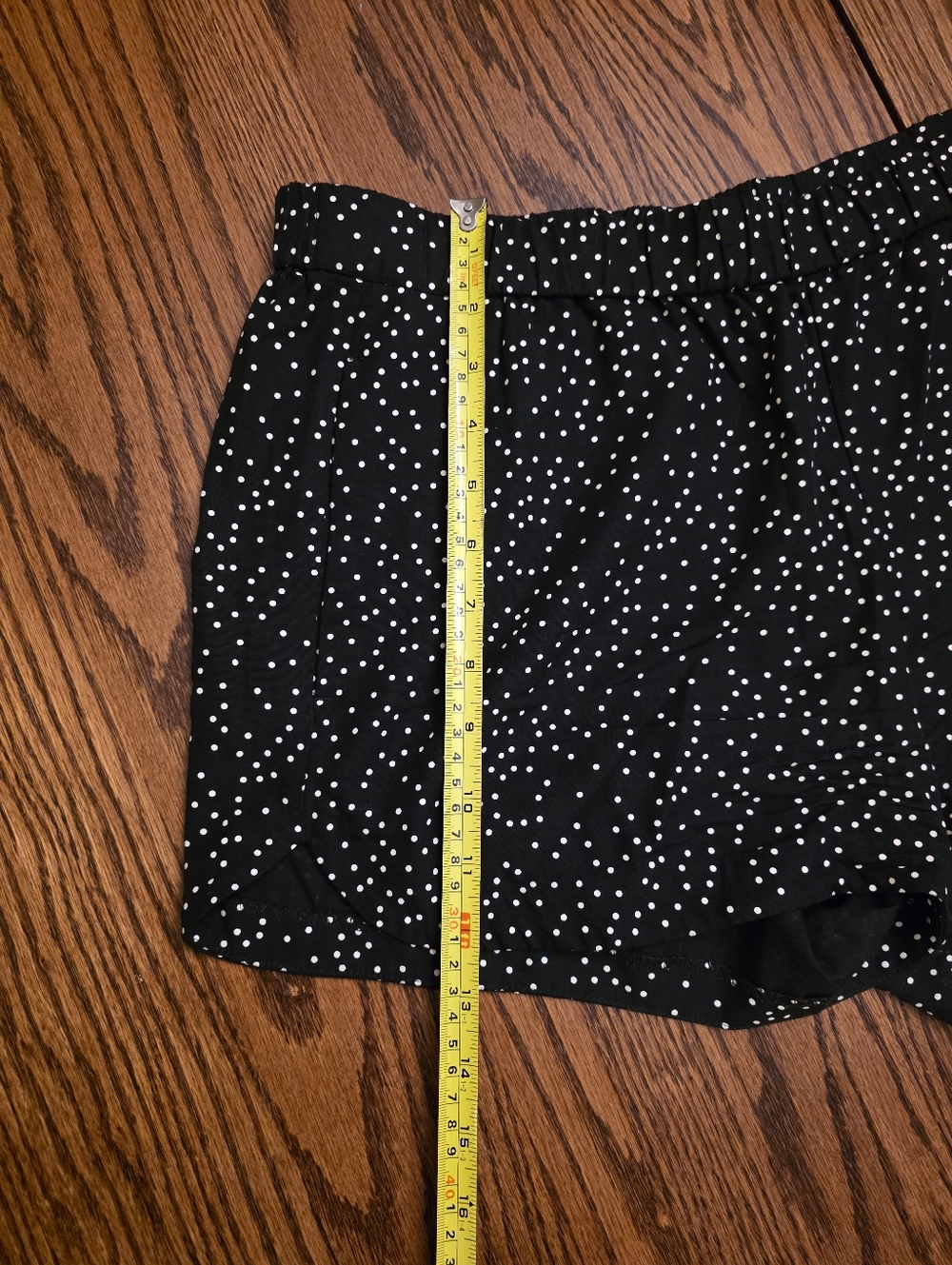 Madewell Black with Cream Polka Dot Drapey Pull-On Shorts - Size Medium - Picture 11 of 12